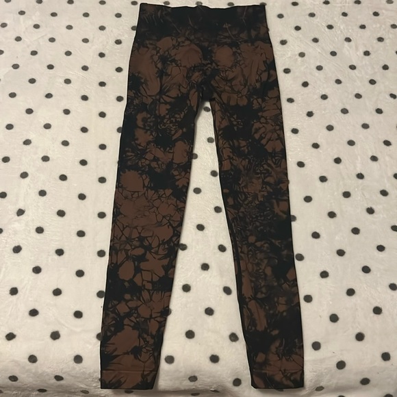 Brown & Black Scrunch Butt Leggings - Picture 2 of 3